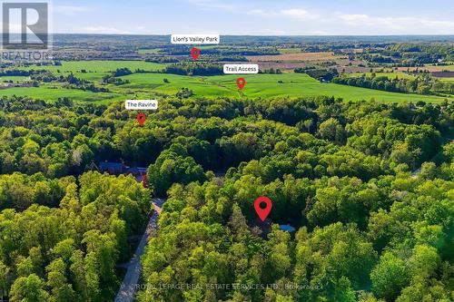 Muskoka-Like Setting Backing onto a Ravine!