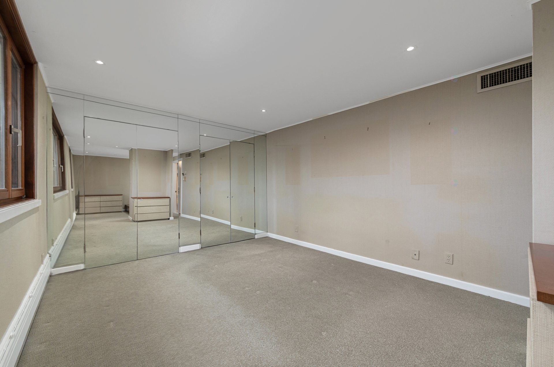 









4040


Av. de Trafalgar

,
Montréal (Ville-Marie),




QC
H3Y1R2

