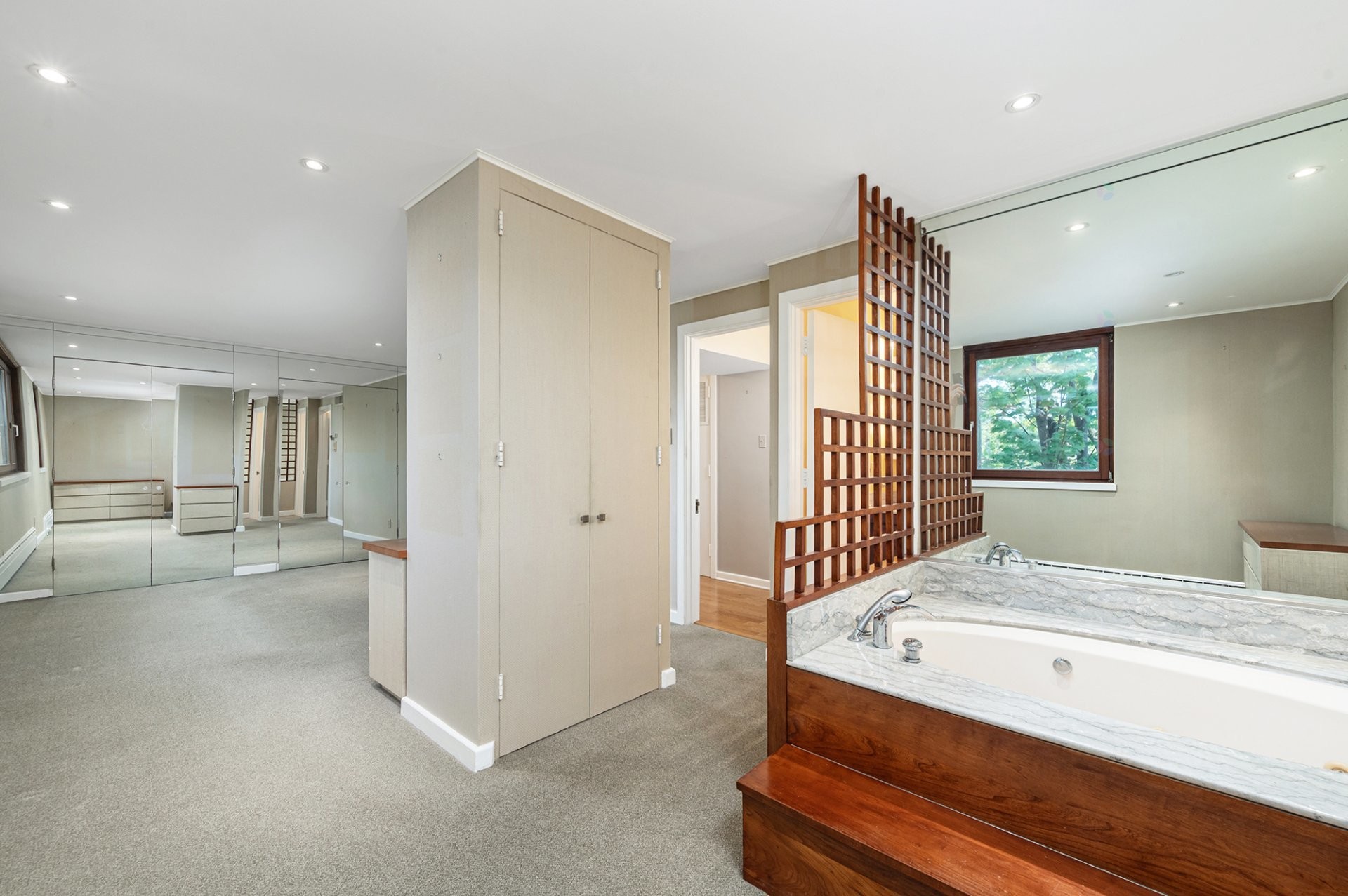 









4040


Av. de Trafalgar

,
Montréal (Ville-Marie),




QC
H3Y1R2

