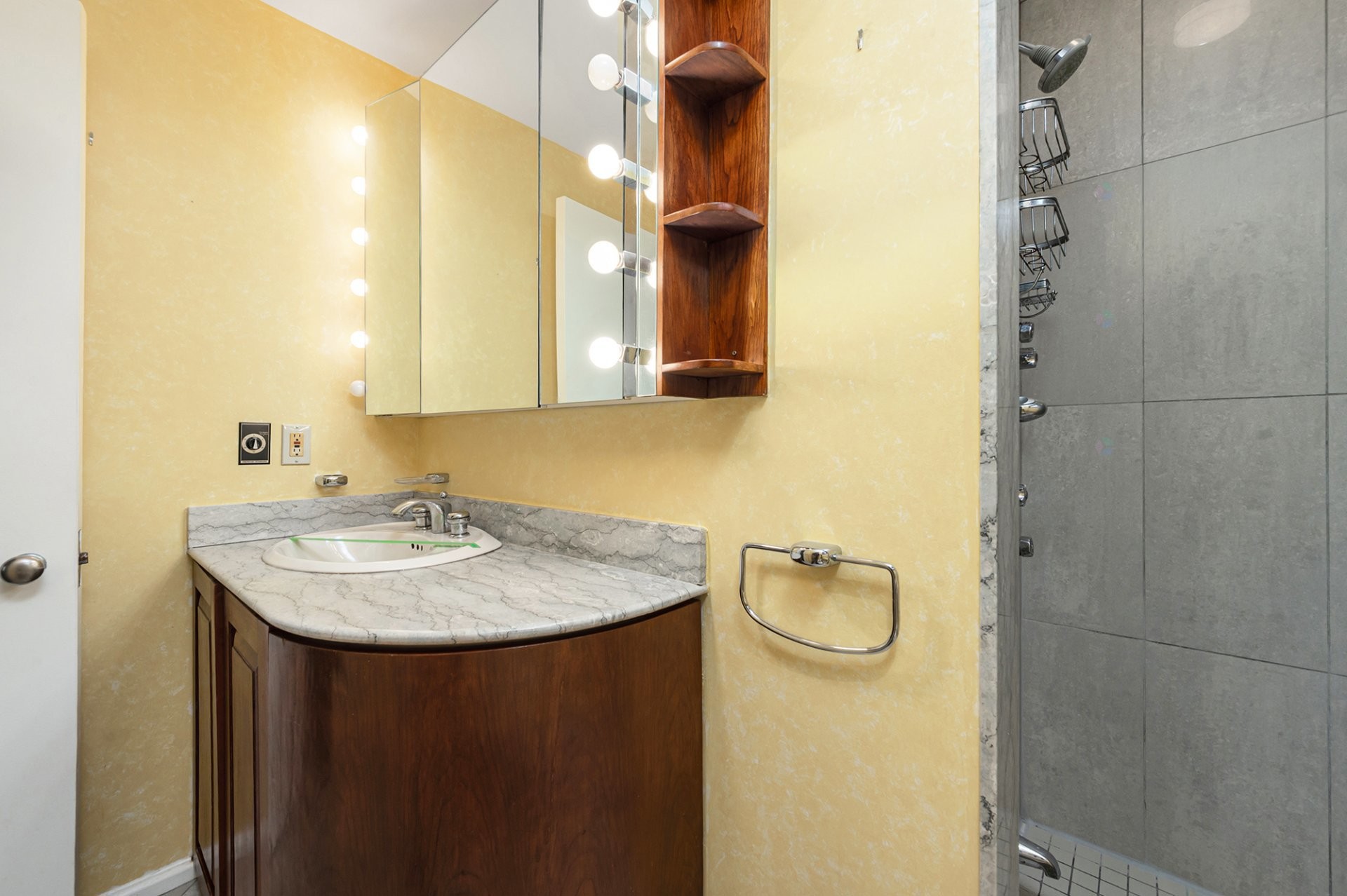









4040


Av. de Trafalgar

,
Montréal (Ville-Marie),




QC
H3Y1R2

