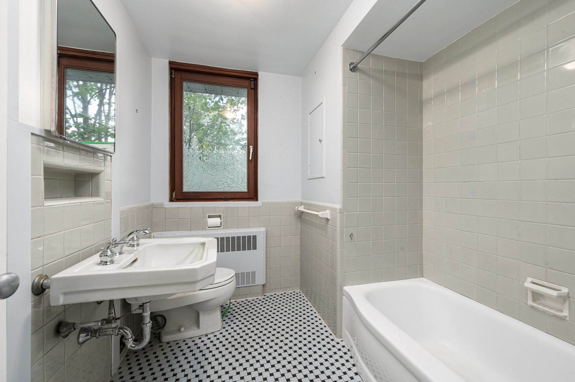 









4040


Av. de Trafalgar

,
Montréal (Ville-Marie),




QC
H3Y1R2

