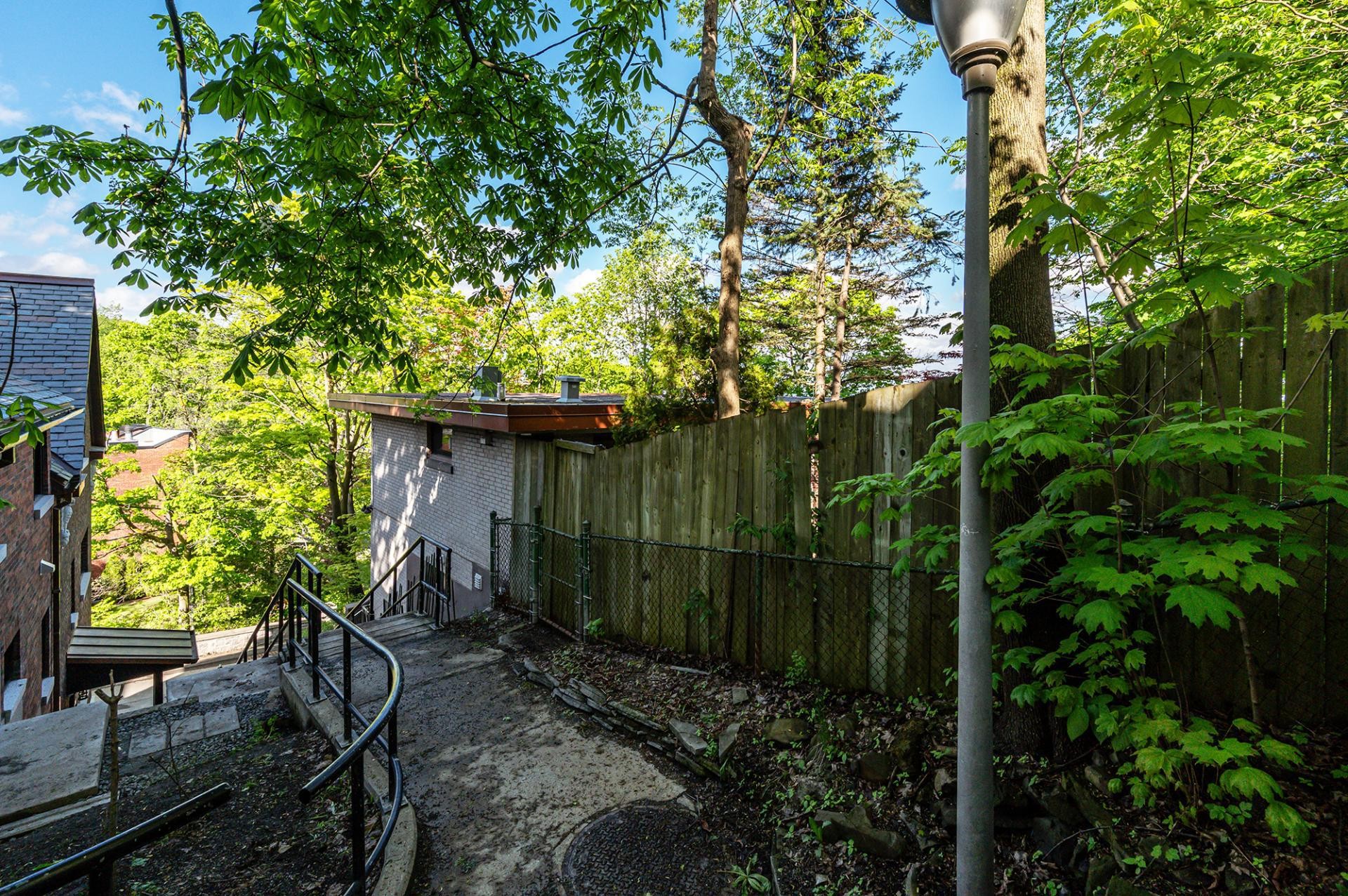 









4040


Av. de Trafalgar

,
Montréal (Ville-Marie),




QC
H3Y1R2


