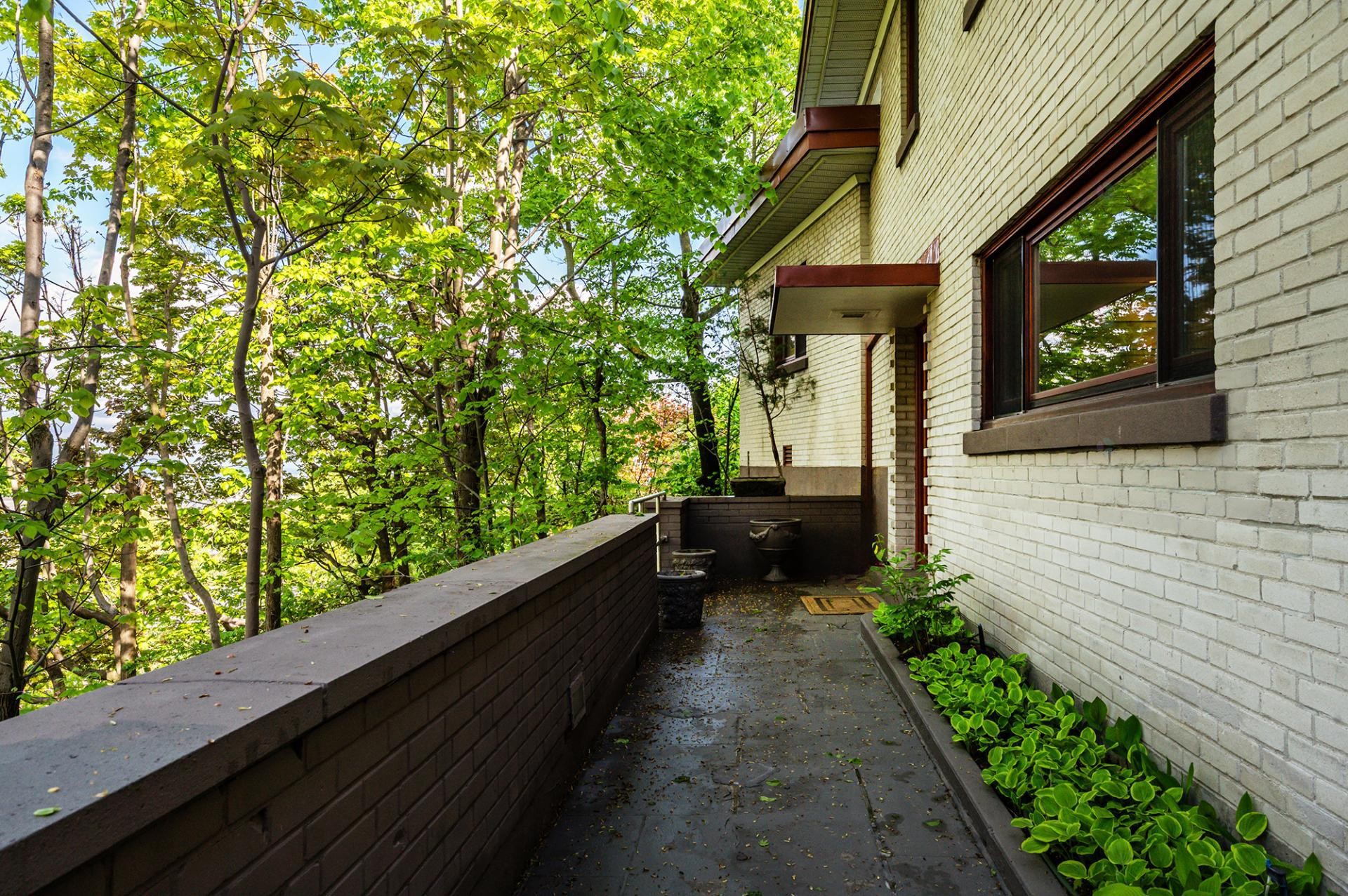









4040


Av. de Trafalgar

,
Montréal (Ville-Marie),




QC
H3Y1R2

