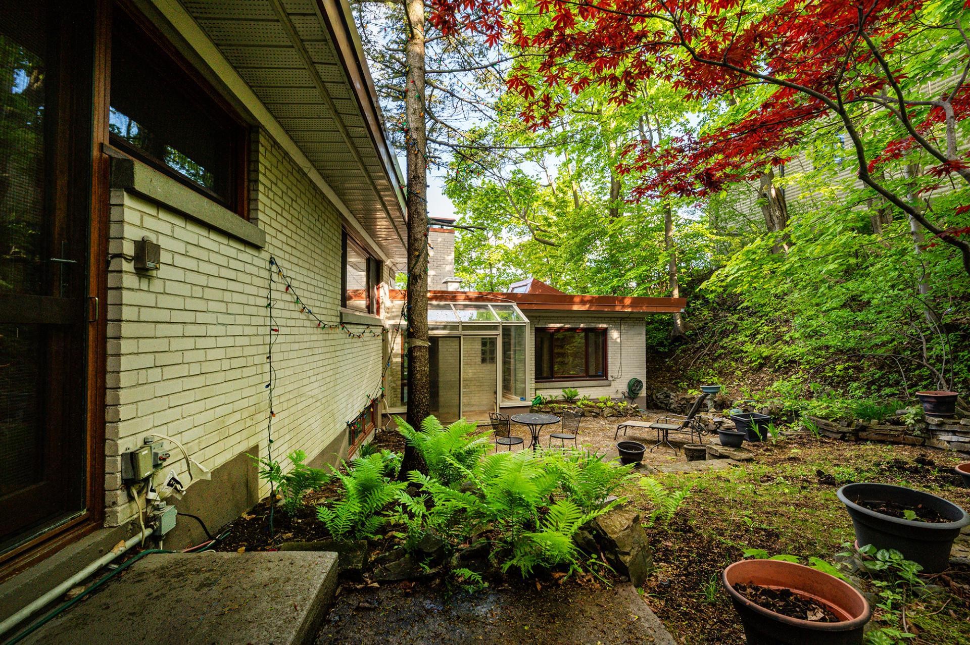 









4040


Av. de Trafalgar

,
Montréal (Ville-Marie),




QC
H3Y1R2

