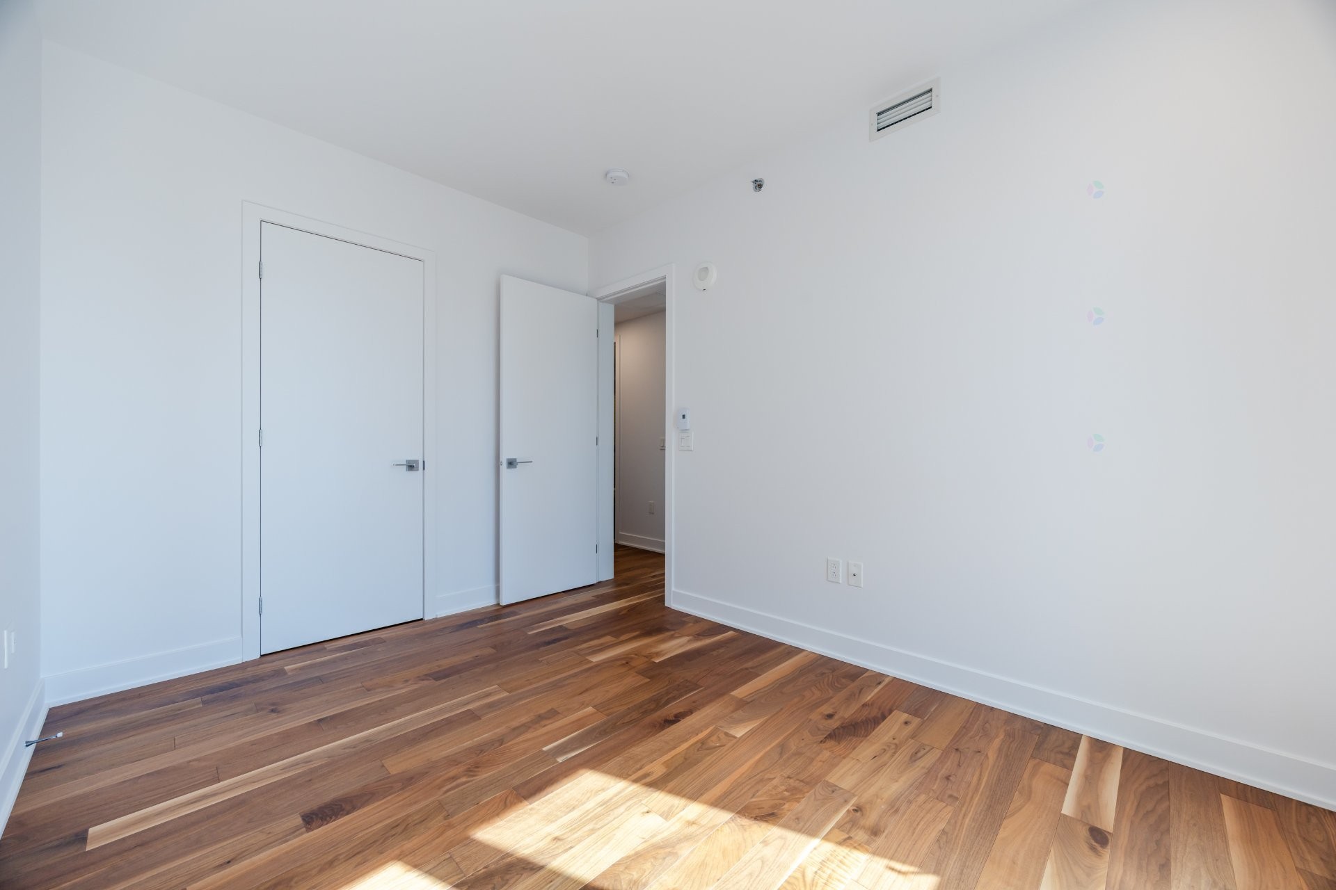 









2060


Rue Peel

, 1701,
Montréal (Ville-Marie),




QC
H3A0J1


