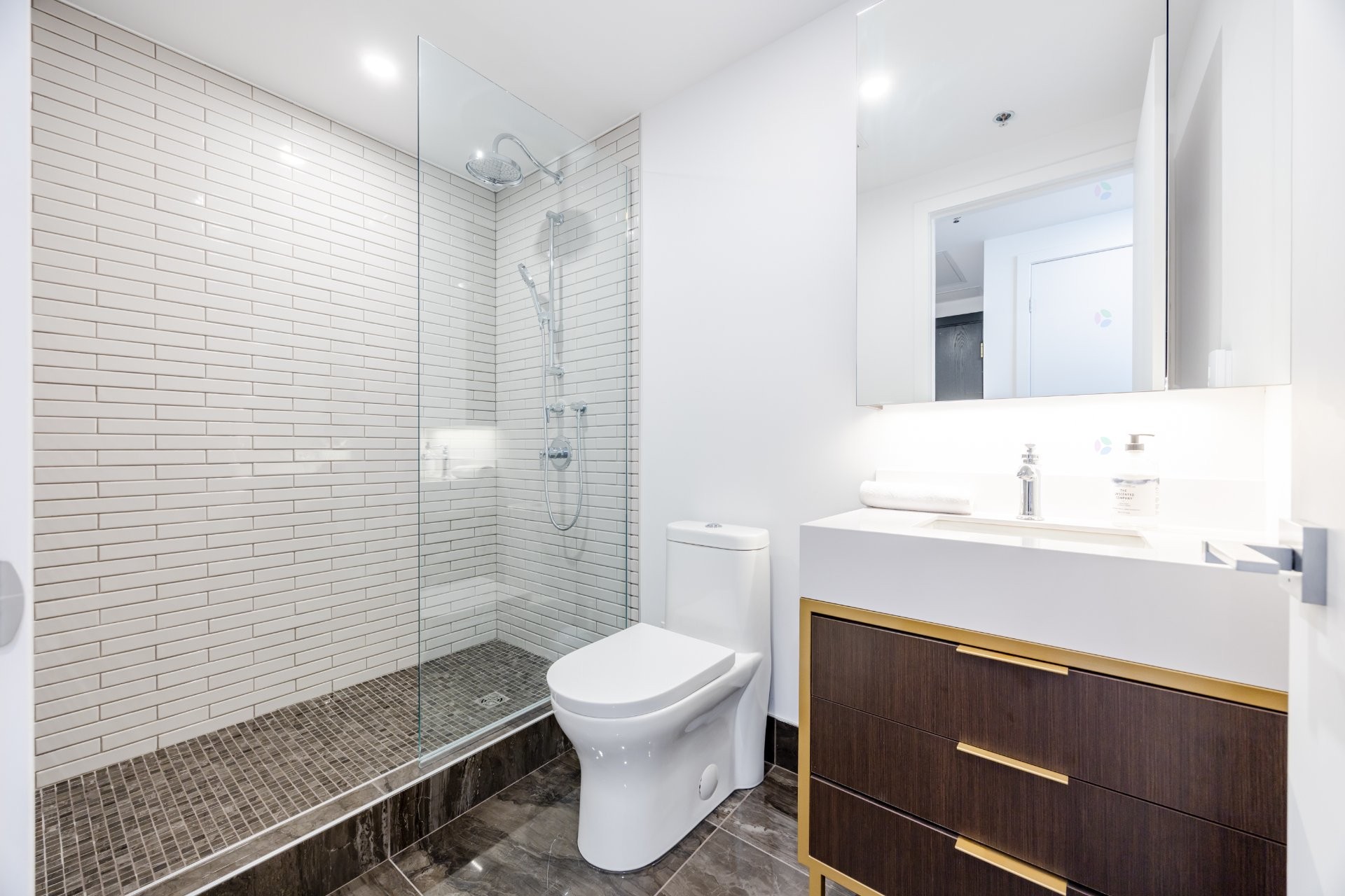 









2060


Rue Peel

, 1701,
Montréal (Ville-Marie),




QC
H3A0J1


