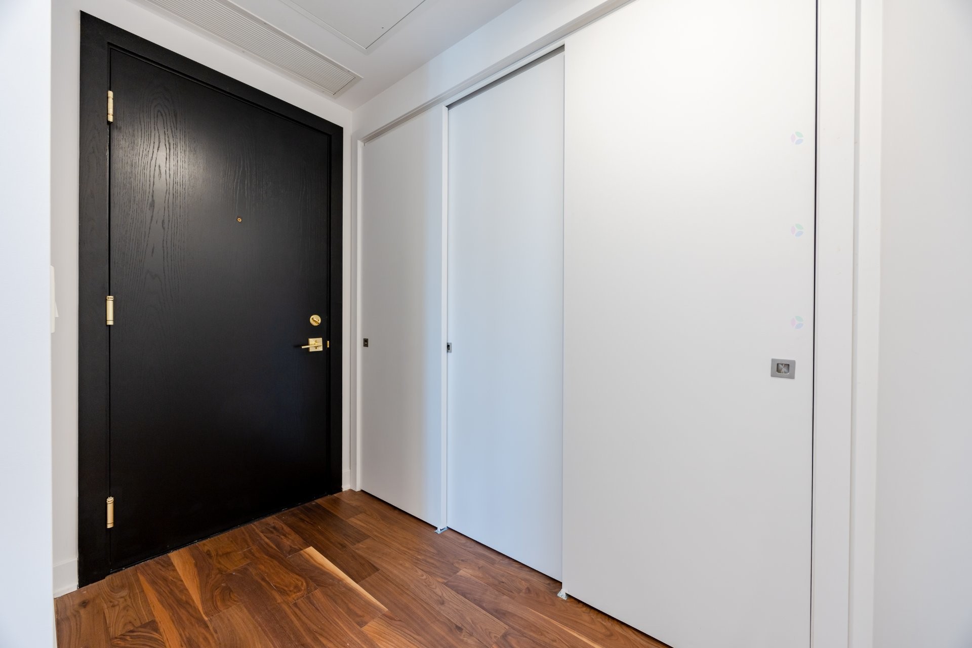 









2060


Rue Peel

, 1701,
Montréal (Ville-Marie),




QC
H3A0J1

