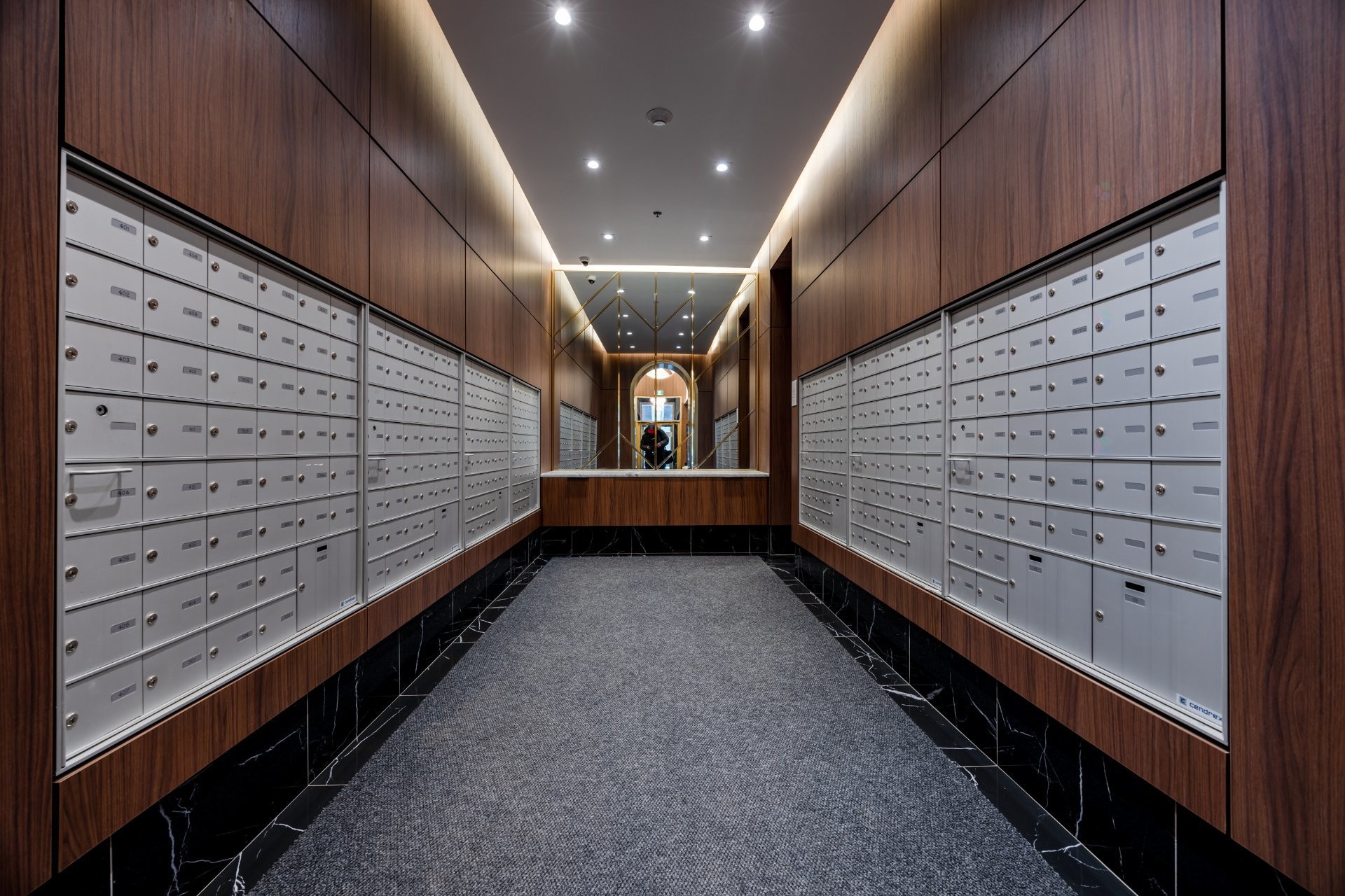 









2060


Rue Peel

, 1701,
Montréal (Ville-Marie),




QC
H3A0J1

