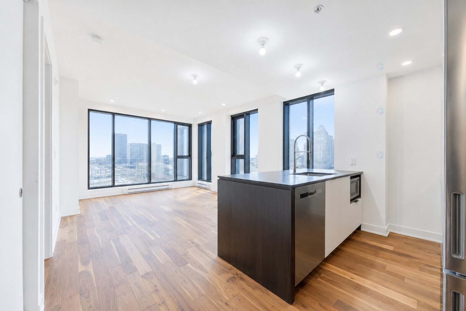 









2060


Rue Peel

, 1701,
Montréal (Ville-Marie),




QC
H3A0J1


