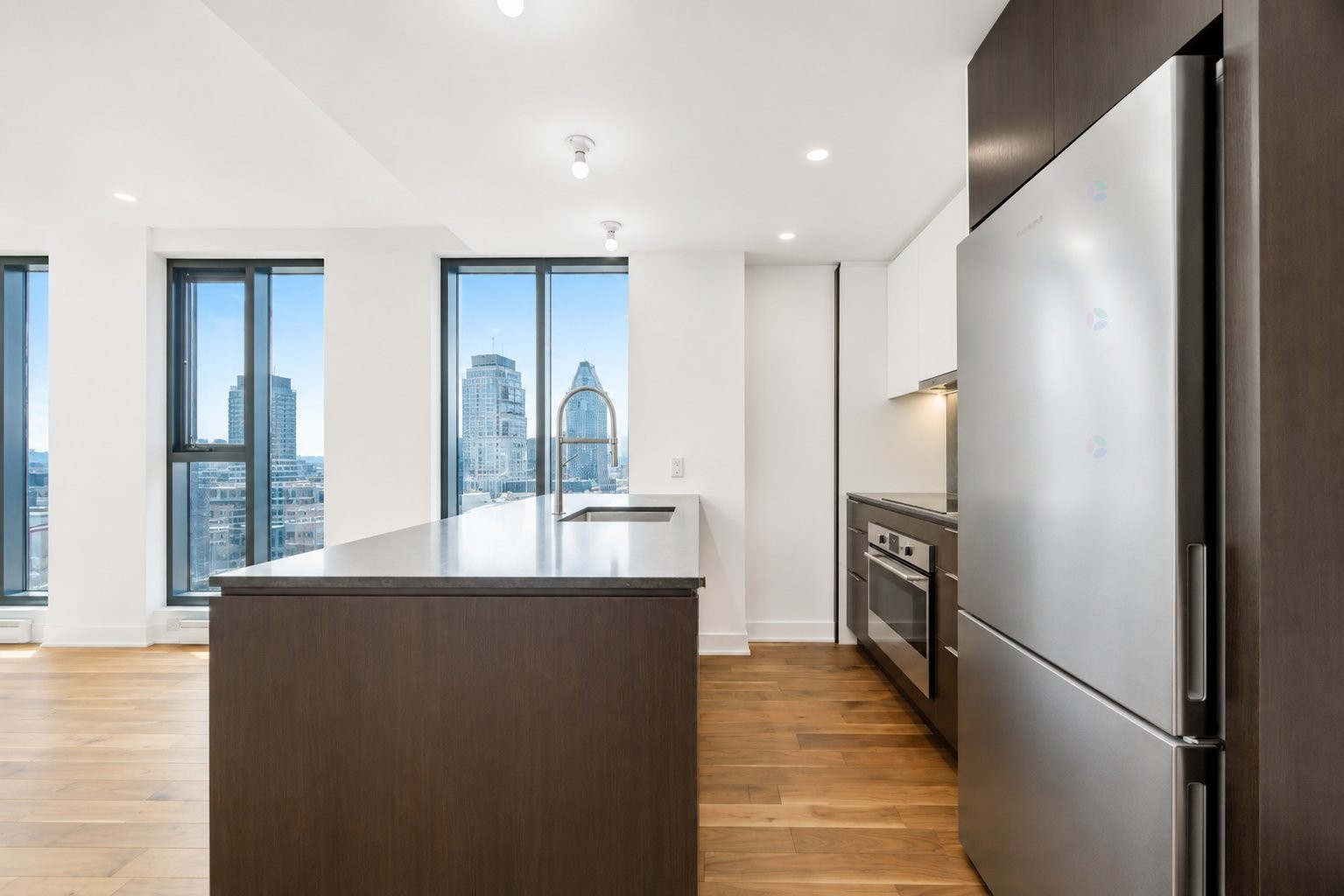 









2060


Rue Peel

, 1701,
Montréal (Ville-Marie),




QC
H3A0J1

