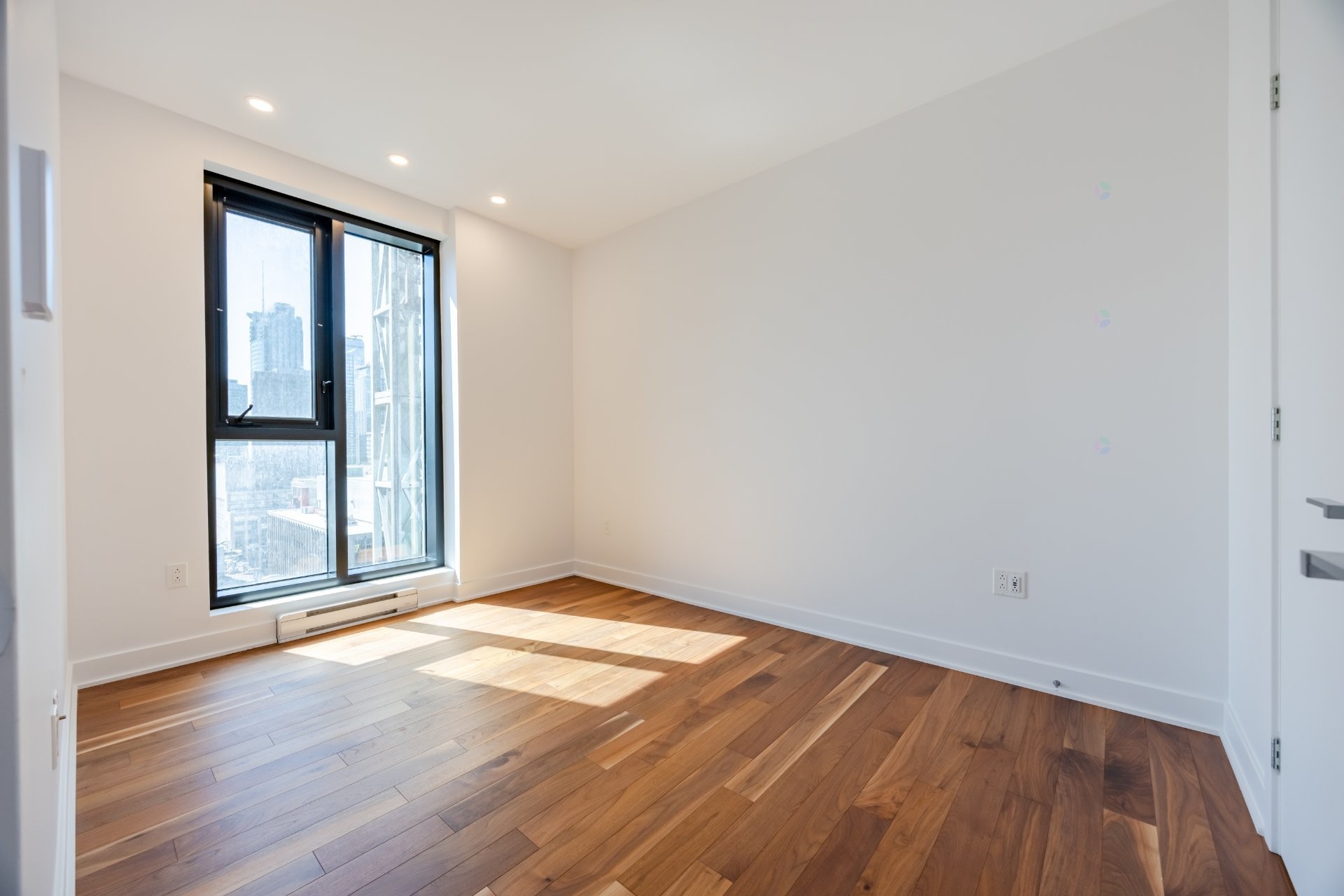 









2060


Rue Peel

, 1701,
Montréal (Ville-Marie),




QC
H3A0J1


