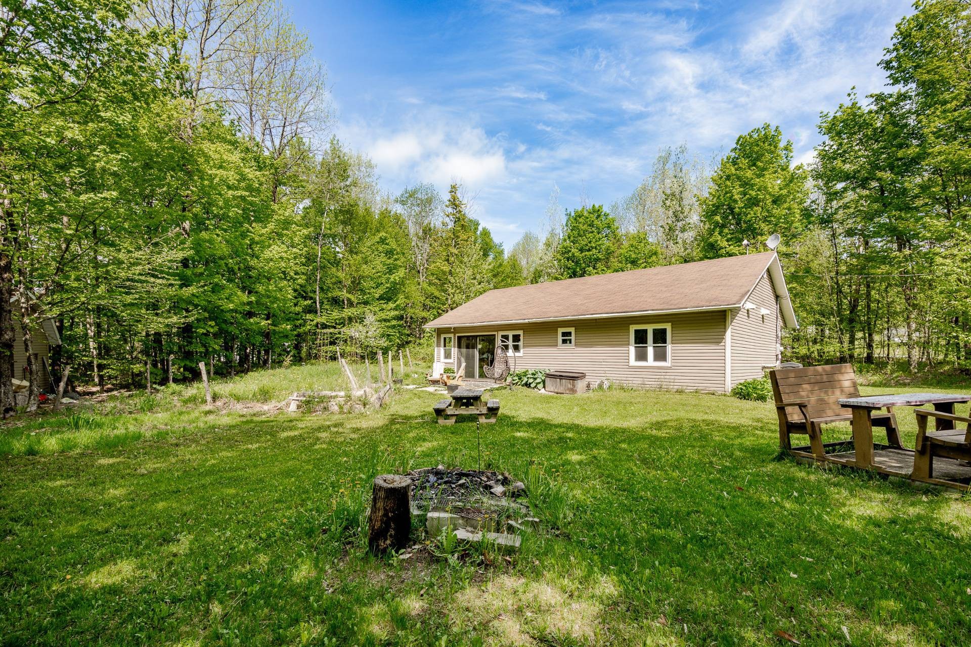









355


Rue des Trembles

,
Saint-Georges-de-Windsor,




QC
J0A1J0

