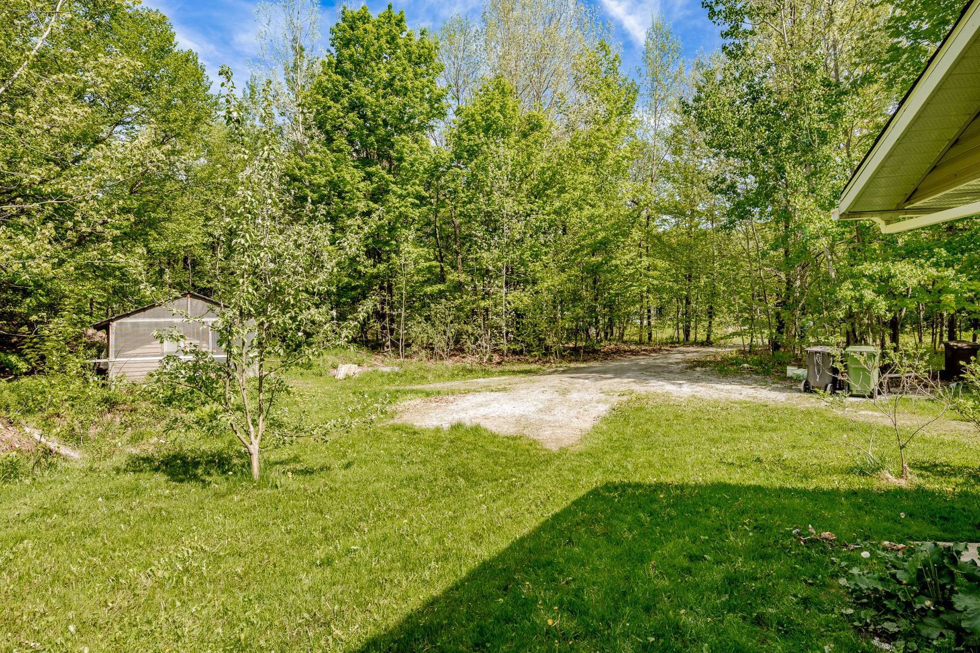 









355


Rue des Trembles

,
Saint-Georges-de-Windsor,




QC
J0A1J0

