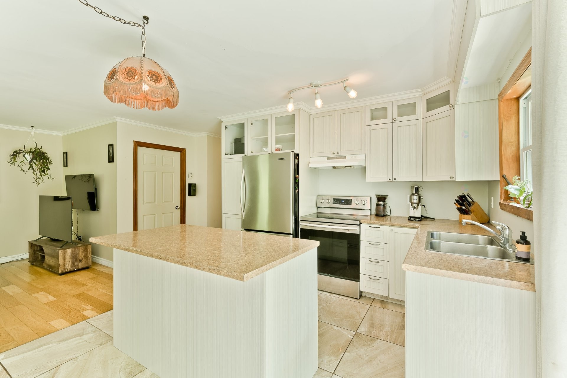 









355


Rue des Trembles

,
Saint-Georges-de-Windsor,




QC
J0A1J0

