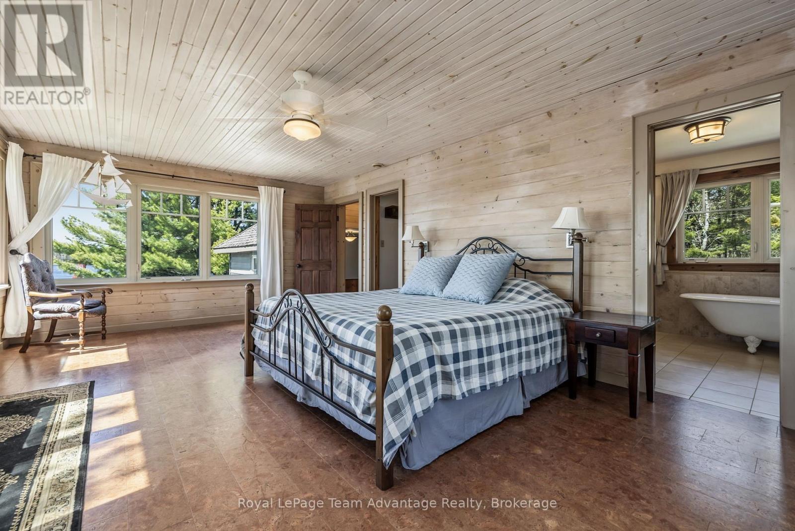 












121 RATTLEBEAR DRIVE

,
The Archipelago (Archipelago North),




Ontario
P0G1K0


