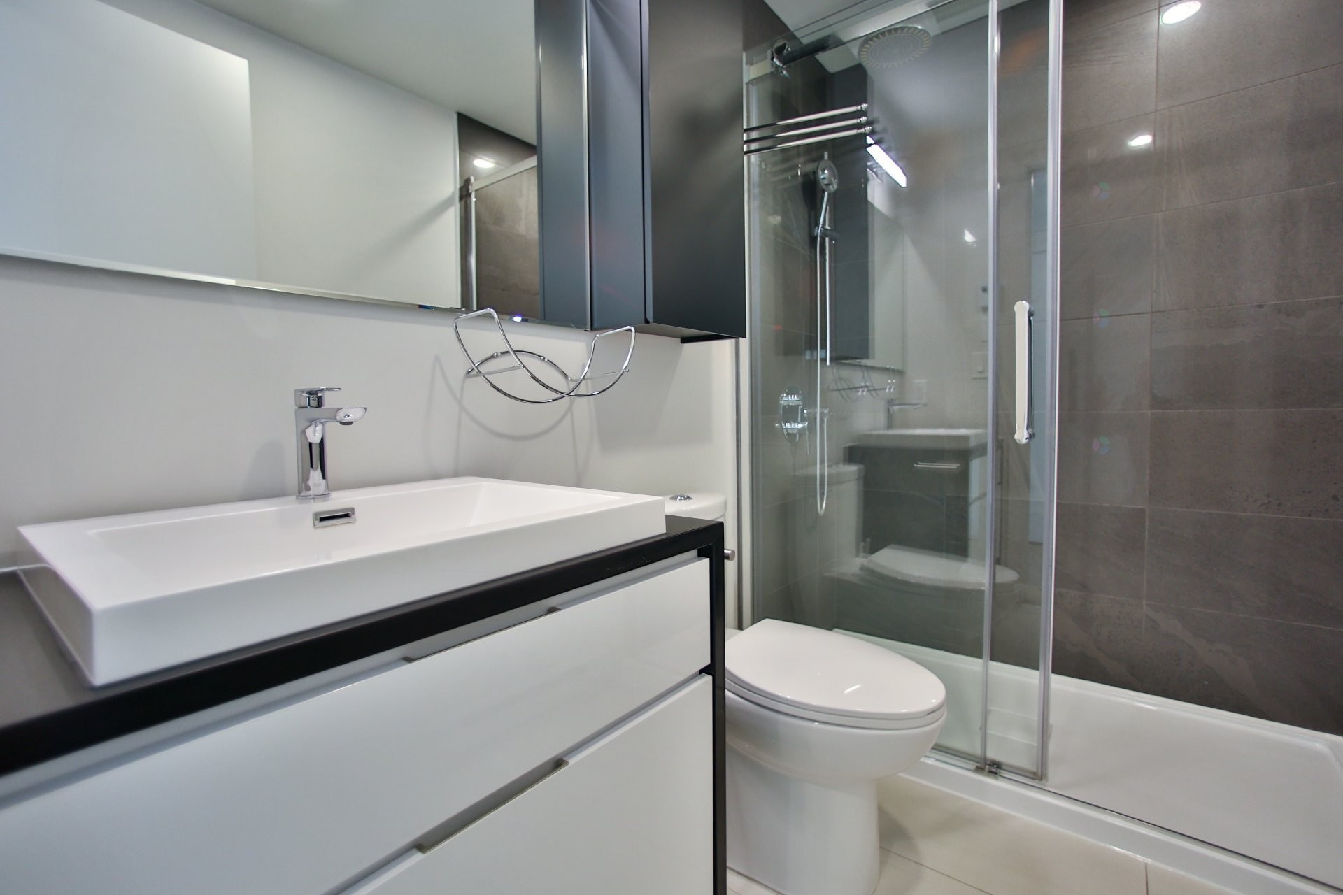 









1188


Rue St-Antoine O.

, 3805,
Montréal (Ville-Marie),




QC
H3C1B4

