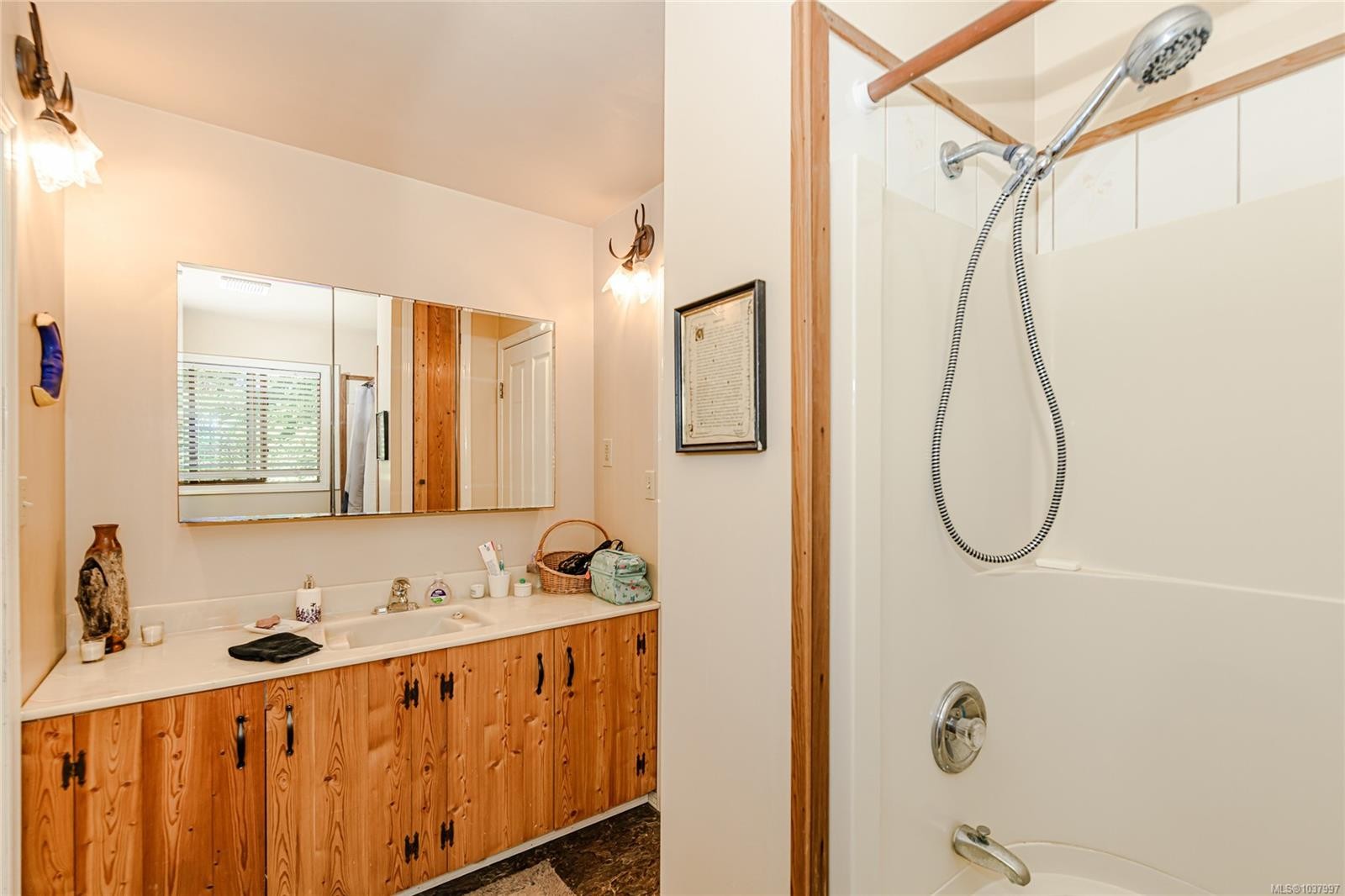 









105


Byron

Rd,
Salt Spring,




BC
V8K 1C8

