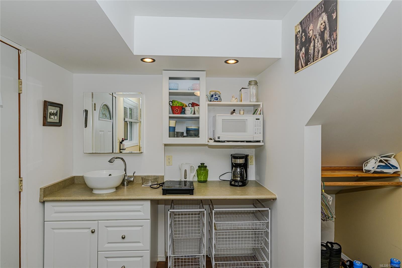 









105


Byron

Rd,
Salt Spring,




BC
V8K 1C8


