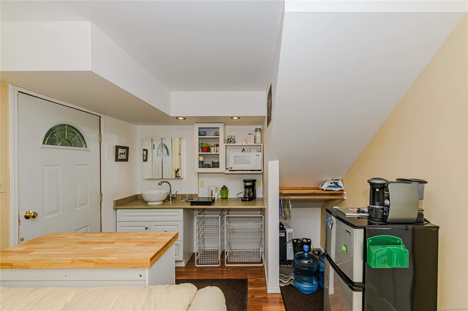 









105


Byron

Rd,
Salt Spring,




BC
V8K 1C8

