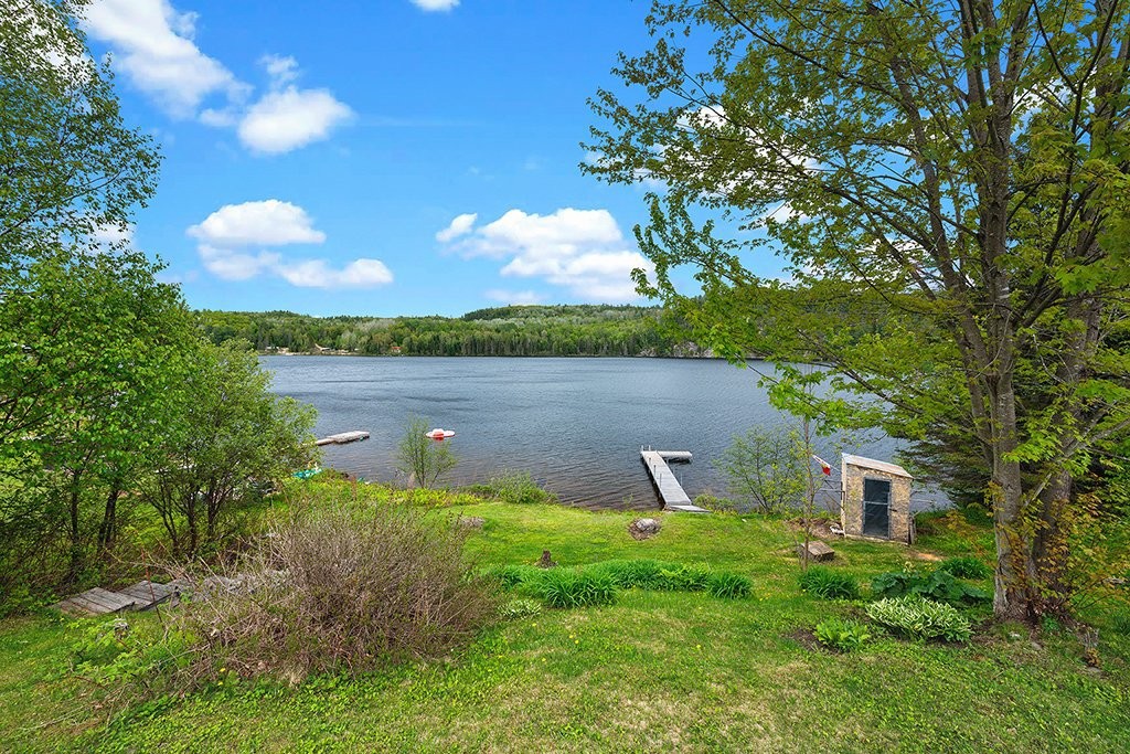 









384


Ch. du Lac-de-la-Truite

,
Mansfield-et-Pontefract,




QC
J0X1R0

