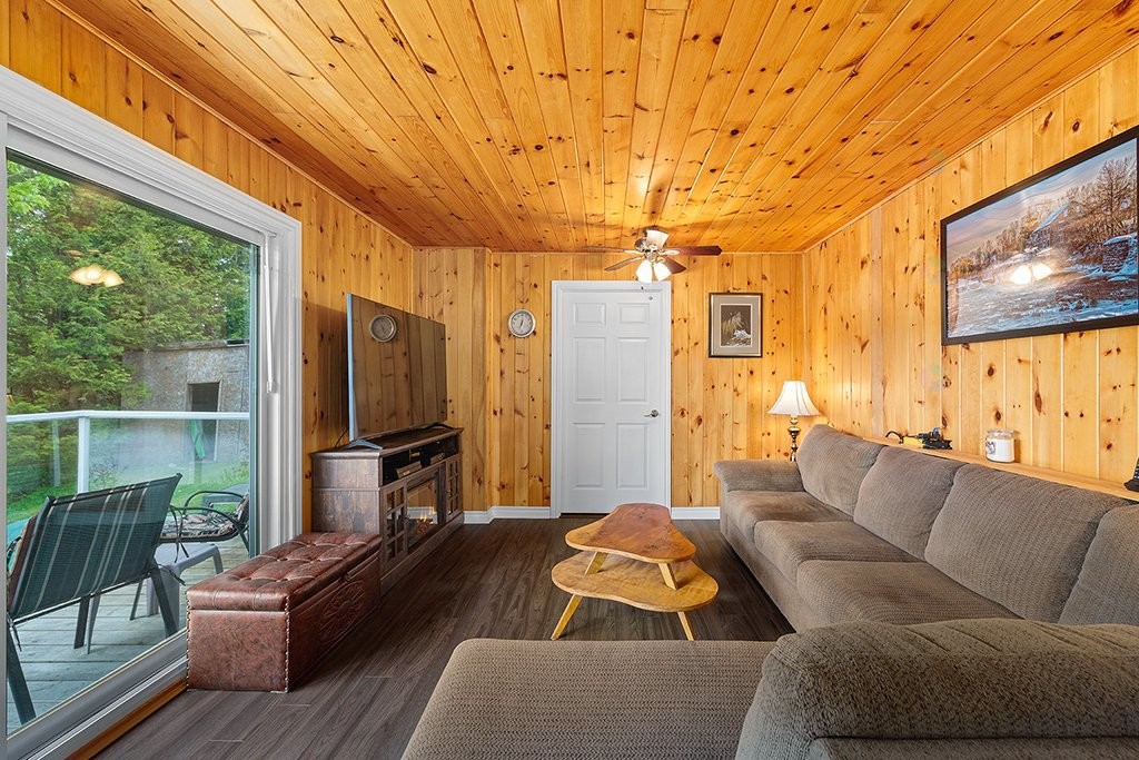 









384


Ch. du Lac-de-la-Truite

,
Mansfield-et-Pontefract,




QC
J0X1R0

