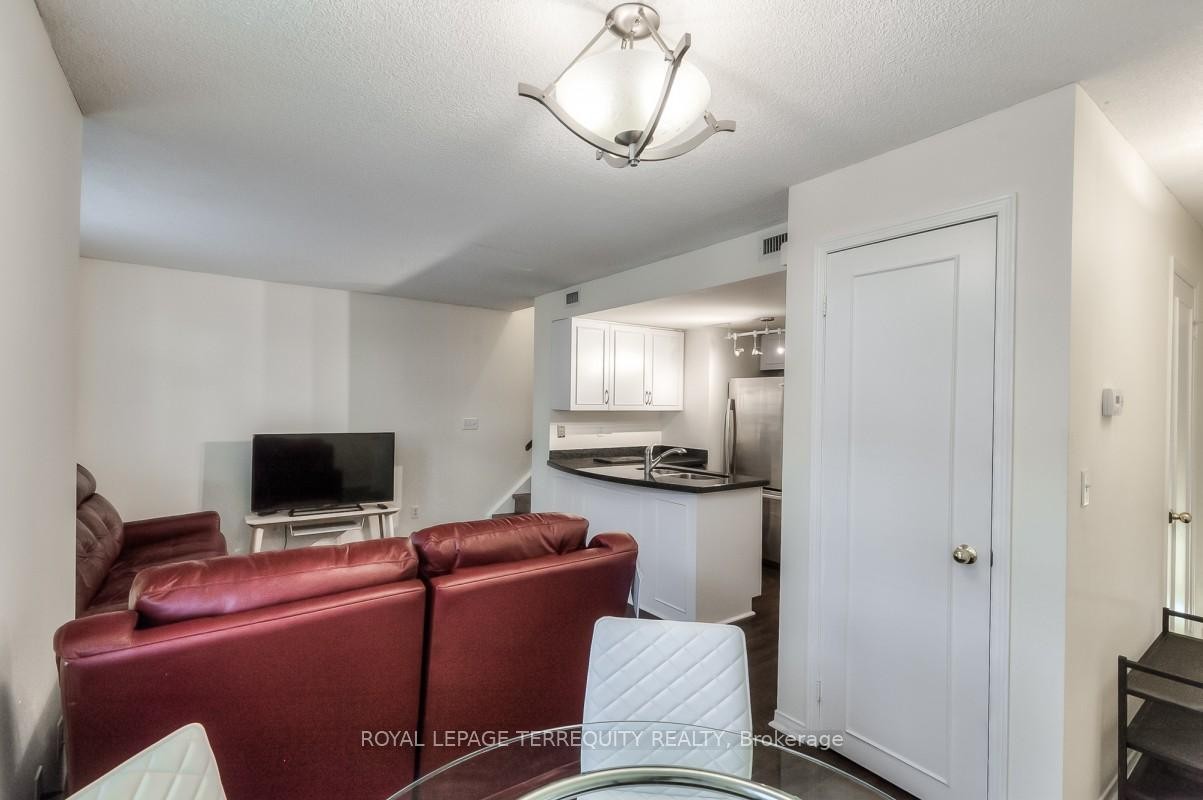 









100


Redpath

Avenue, 16,
Toronto,




ON
M4S 2J7

