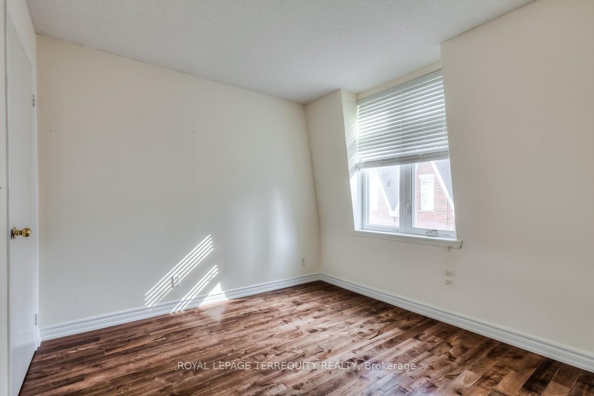 









100


Redpath

Avenue, 16,
Toronto,




ON
M4S 2J7

