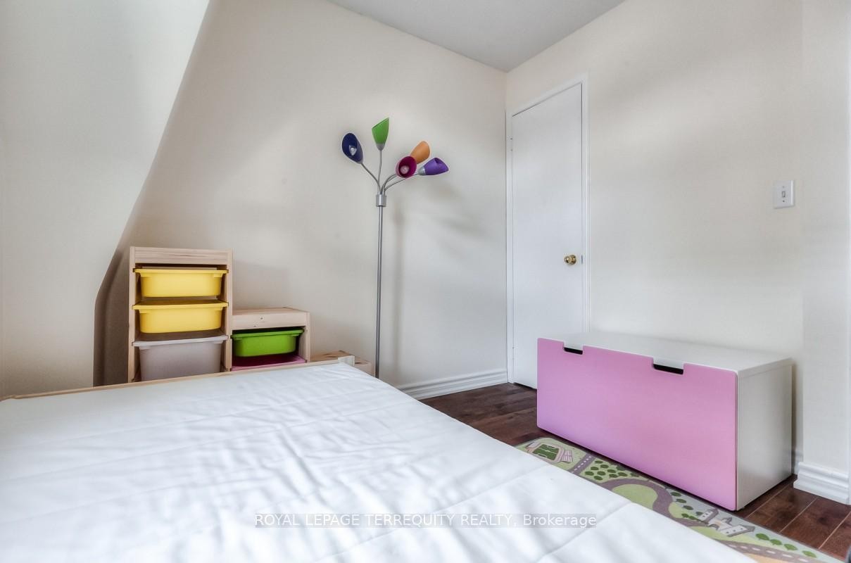 









100


Redpath

Avenue, 16,
Toronto,




ON
M4S 2J7

