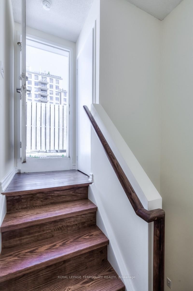 









100


Redpath

Avenue, 16,
Toronto,




ON
M4S 2J7

