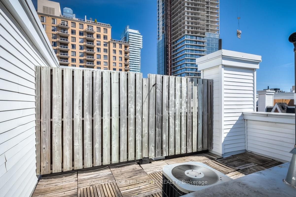 









100


Redpath

Avenue, 16,
Toronto,




ON
M4S 2J7

