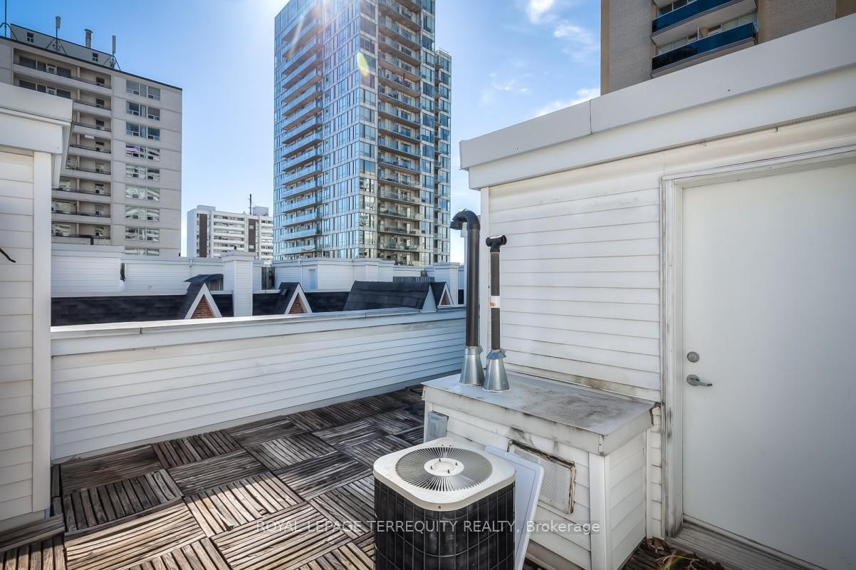 









100


Redpath

Avenue, 16,
Toronto,




ON
M4S 2J7

