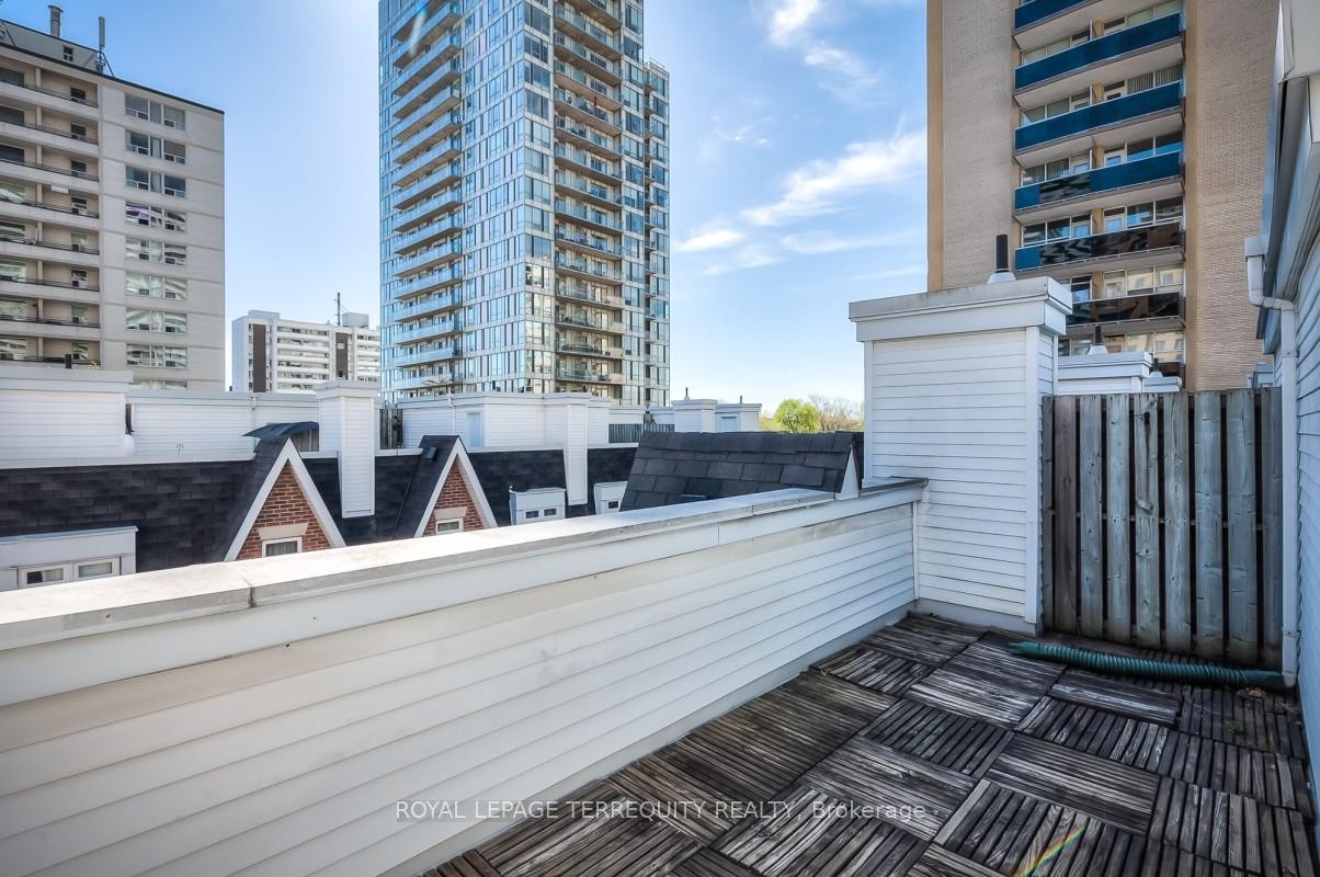 









100


Redpath

Avenue, 16,
Toronto,




ON
M4S 2J7

