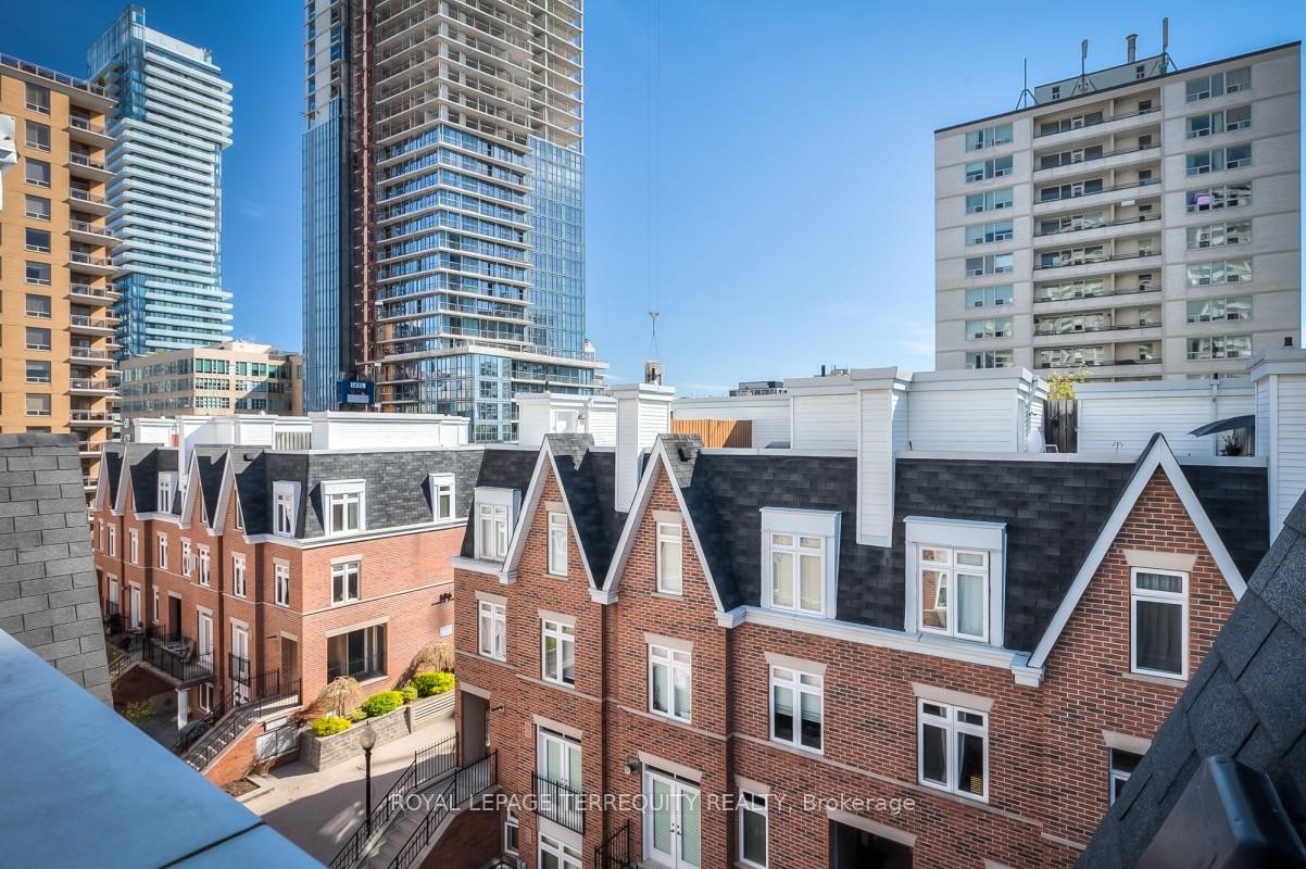 









100


Redpath

Avenue, 16,
Toronto,




ON
M4S 2J7

