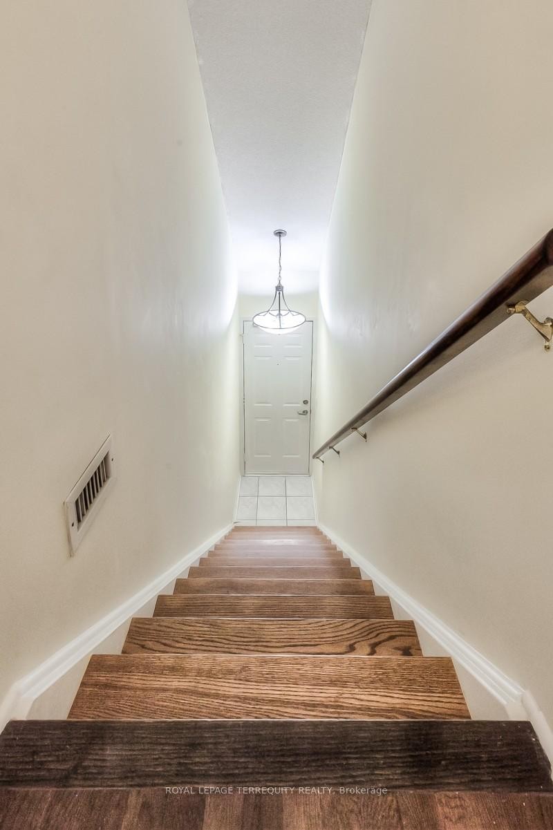 









100


Redpath

Avenue, 16,
Toronto,




ON
M4S 2J7

