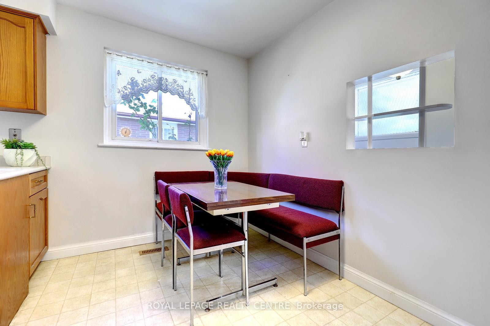 









1278


Shamir

Crescent,
Mississauga,




ON
L5C 1L1

