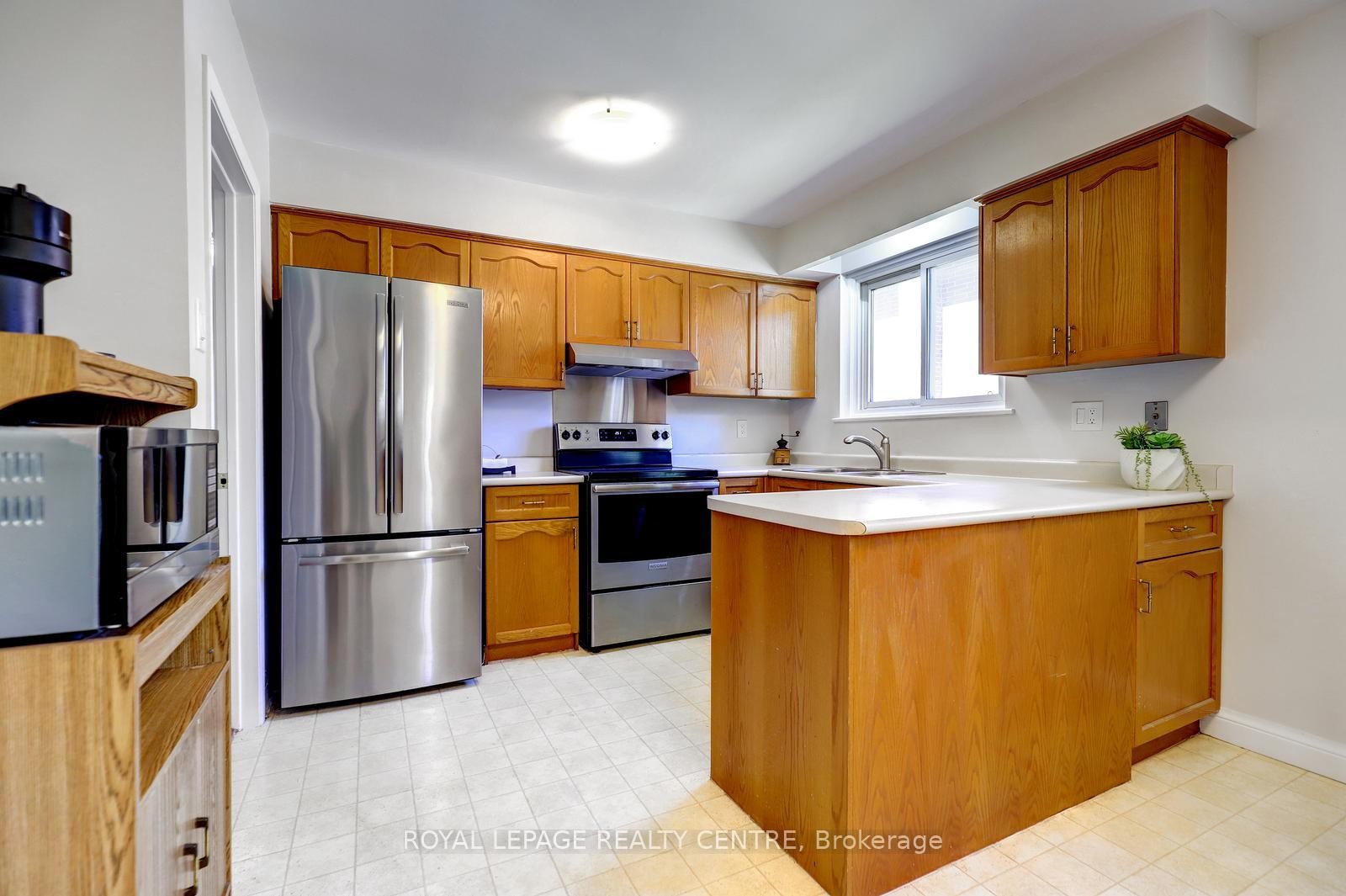 









1278


Shamir

Crescent,
Mississauga,




ON
L5C 1L1

