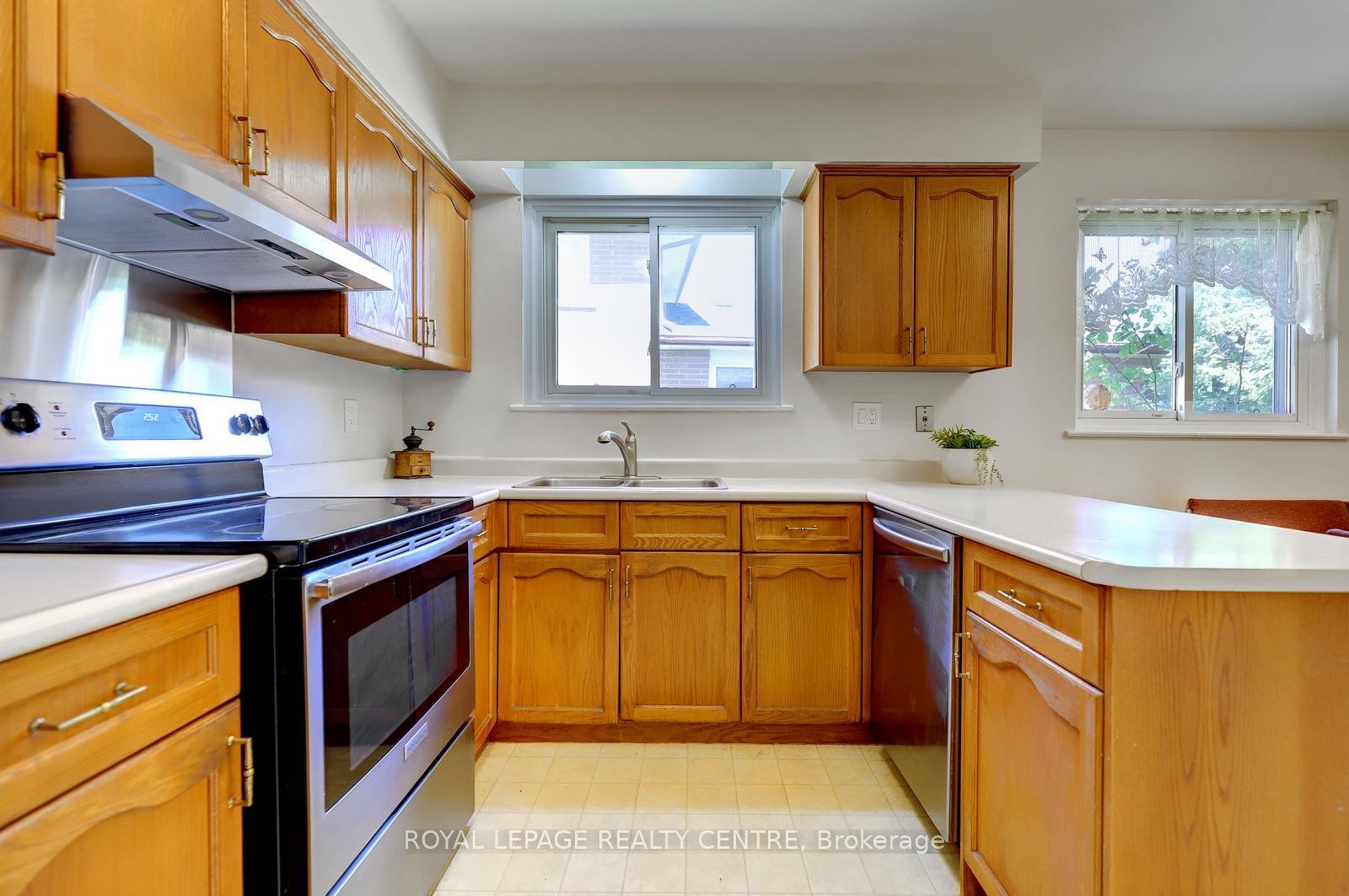 









1278


Shamir

Crescent,
Mississauga,




ON
L5C 1L1

