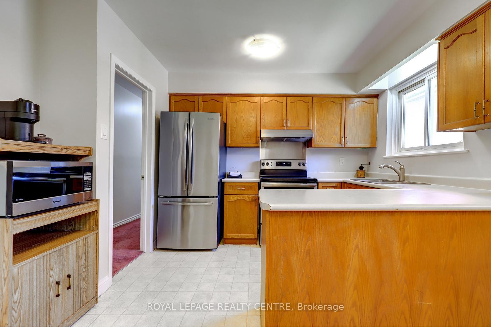 









1278


Shamir

Crescent,
Mississauga,




ON
L5C 1L1

