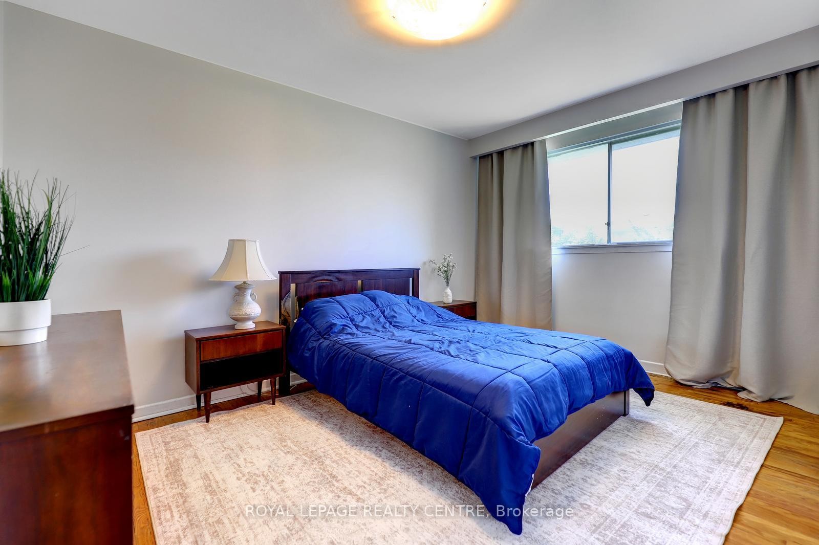 









1278


Shamir

Crescent,
Mississauga,




ON
L5C 1L1

