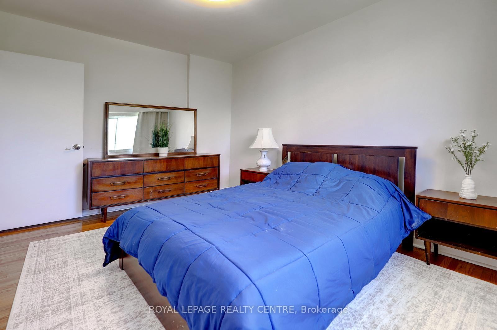 









1278


Shamir

Crescent,
Mississauga,




ON
L5C 1L1

