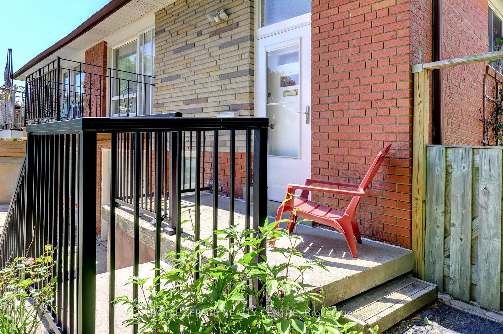 









1278


Shamir

Crescent,
Mississauga,




ON
L5C 1L1


