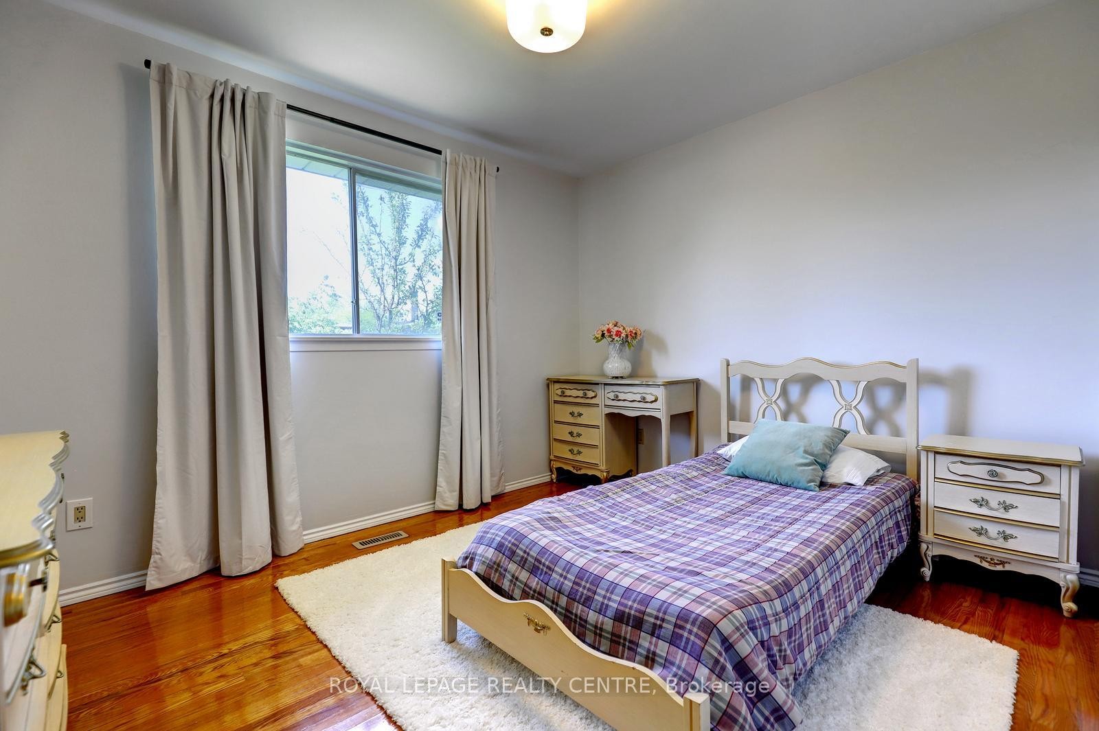 









1278


Shamir

Crescent,
Mississauga,




ON
L5C 1L1

