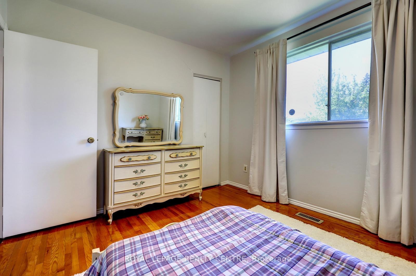 









1278


Shamir

Crescent,
Mississauga,




ON
L5C 1L1

