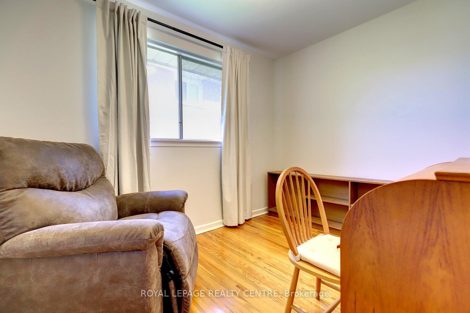 









1278


Shamir

Crescent,
Mississauga,




ON
L5C 1L1

