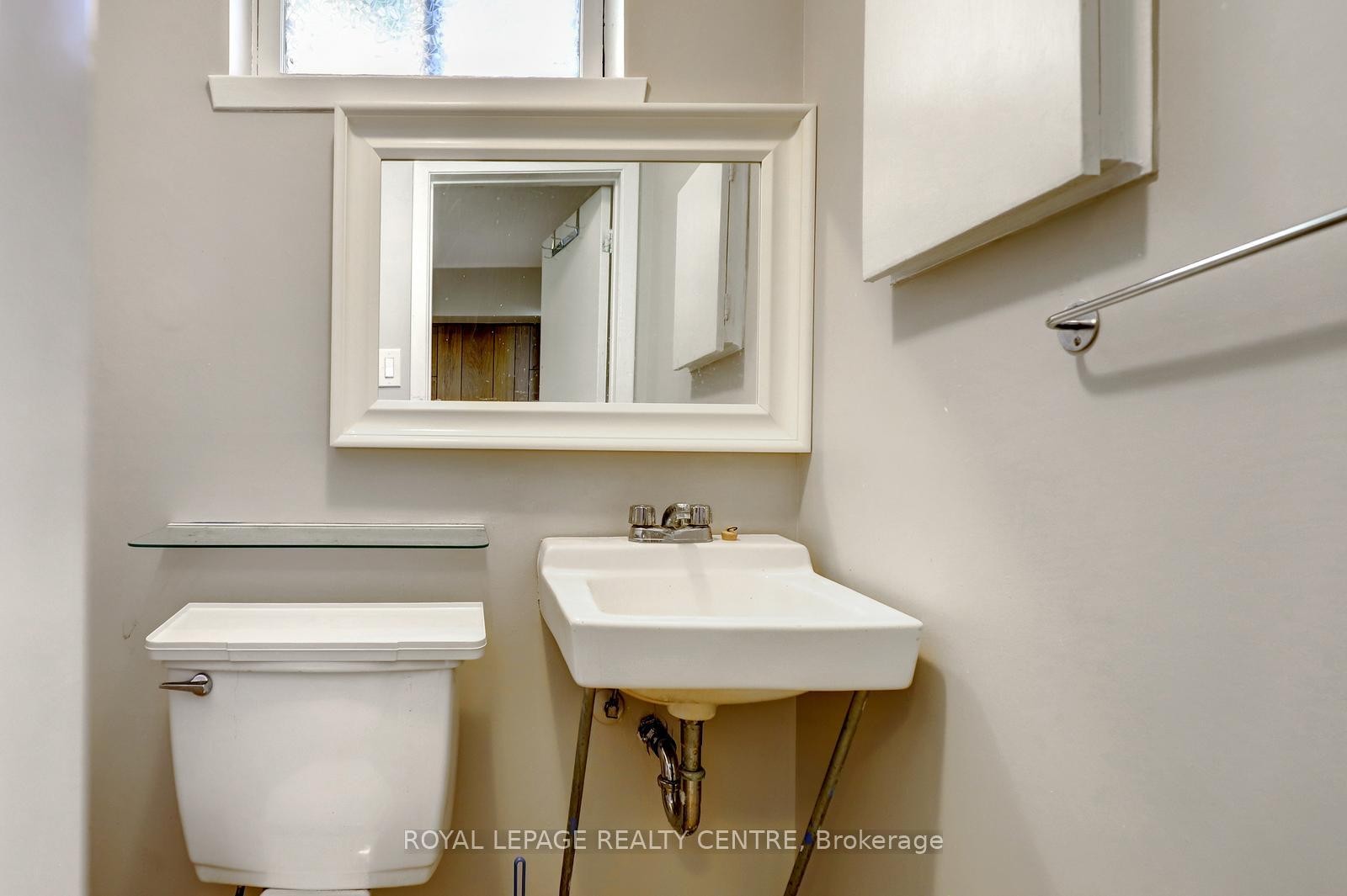









1278


Shamir

Crescent,
Mississauga,




ON
L5C 1L1

