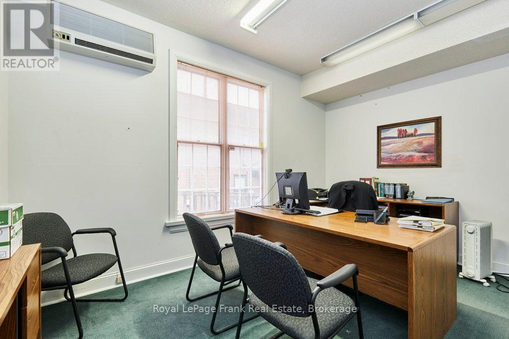 












215 SIMCOE STREET N

,
Oshawa (O'Neill),




Ontario
L1G4T1

