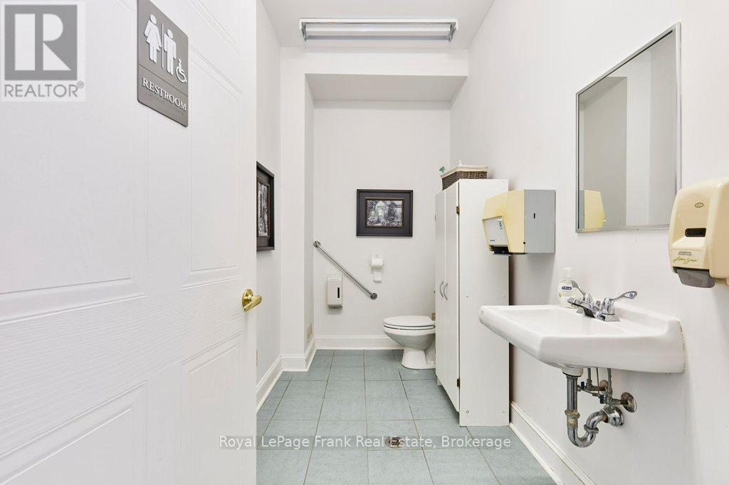 












215 SIMCOE STREET N

,
Oshawa (O'Neill),




Ontario
L1G4T1

