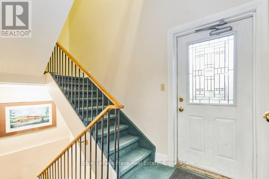 












215 SIMCOE STREET N

,
Oshawa (O'Neill),




Ontario
L1G4T1

