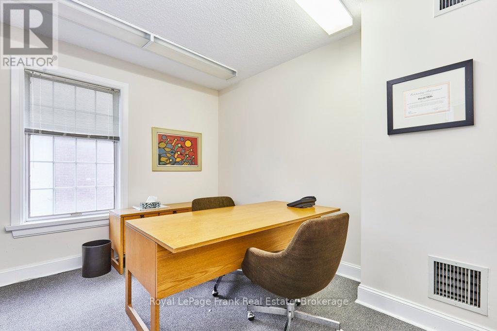 












215 SIMCOE STREET N

,
Oshawa (O'Neill),




Ontario
L1G4T1

