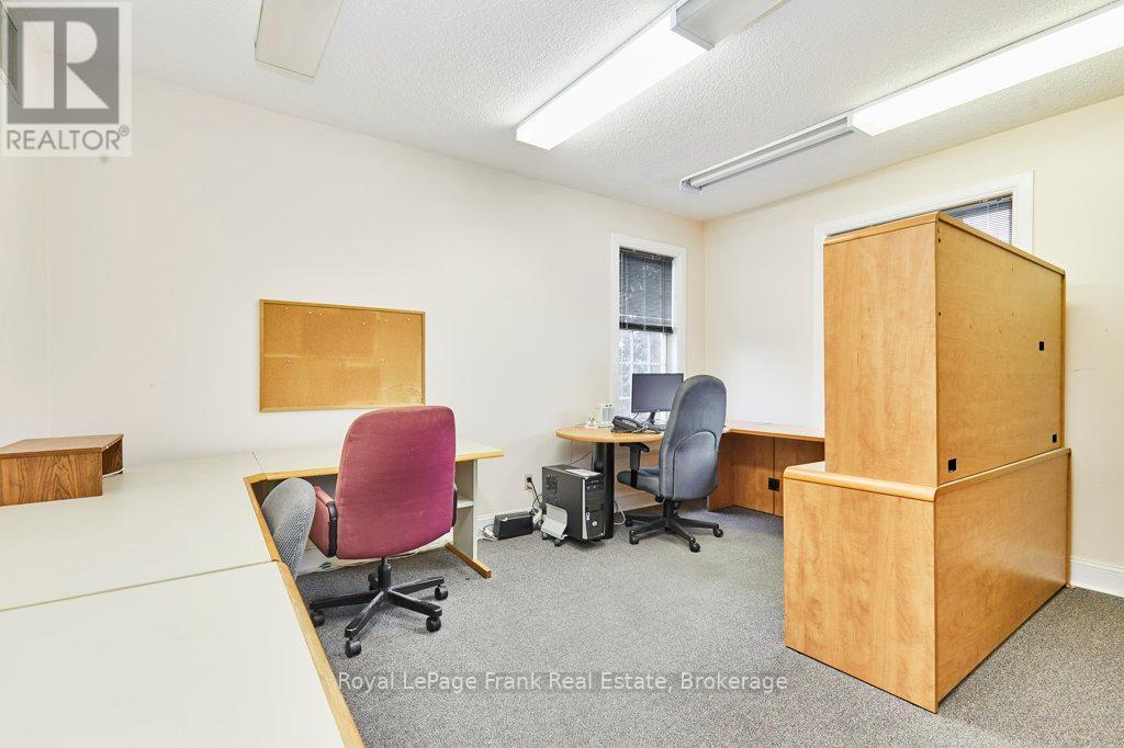 












215 SIMCOE STREET N

,
Oshawa (O'Neill),




Ontario
L1G4T1

